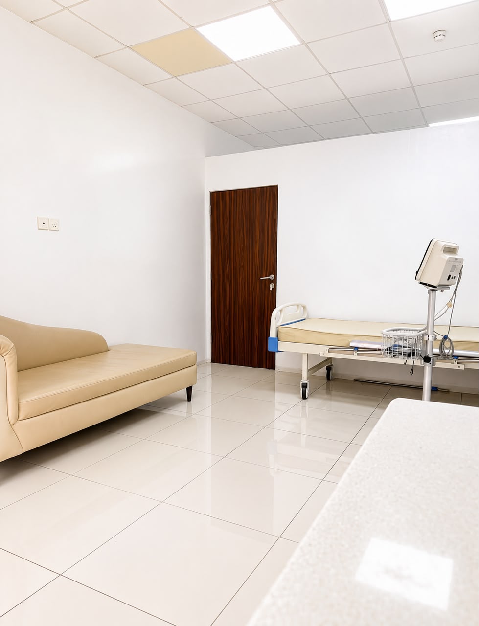 Consulting and observation room at Diplomatic Village Clinic